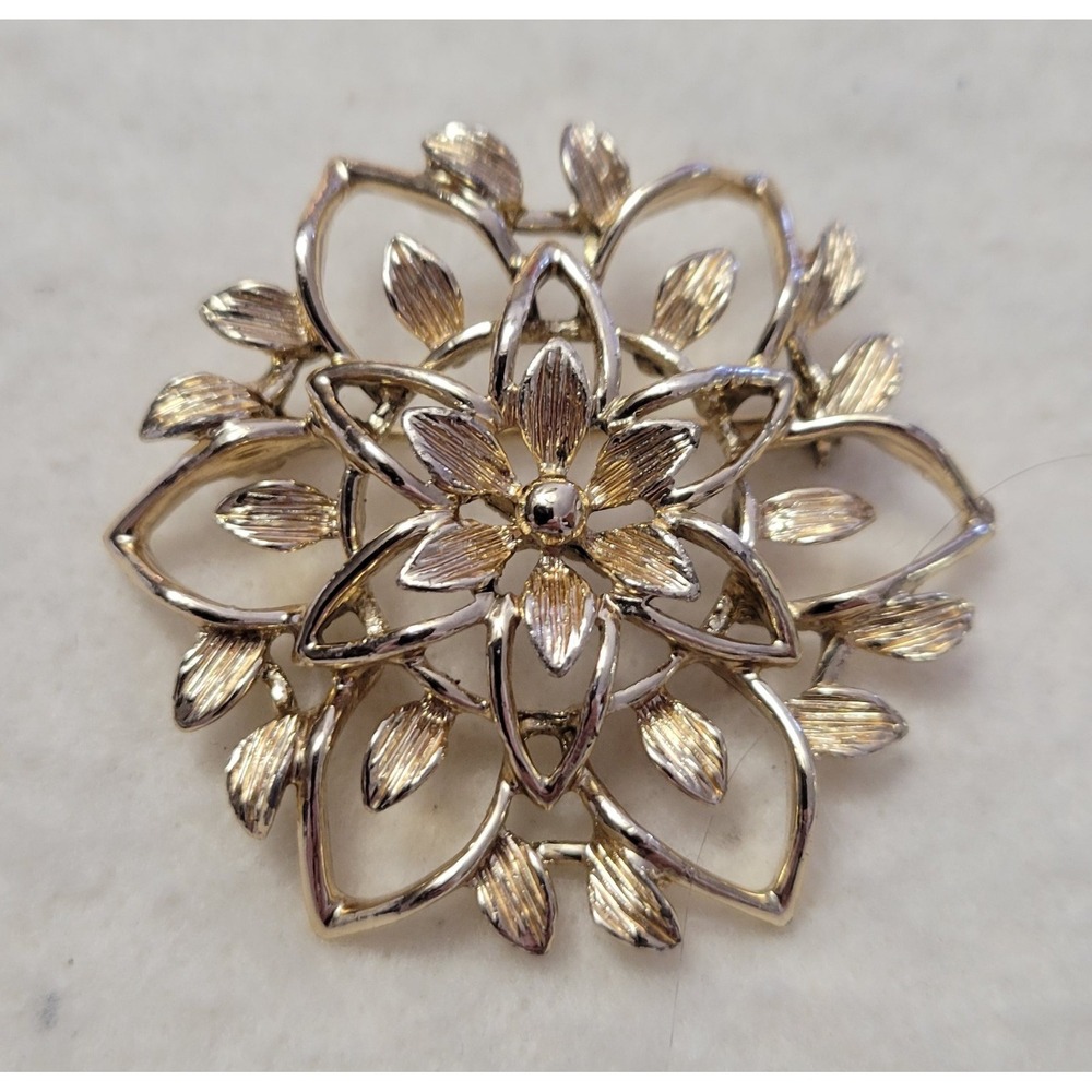 Vintage SARAH COVENTRY Signed "Peta-lure" Gold Tone‎ Brooch Pin 1.5" B